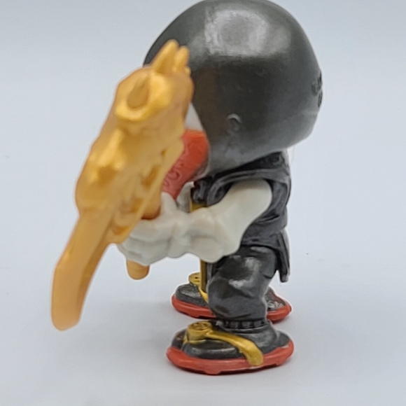 Treasure x King 6 Figures - includes Fire Eyes HTF Very Rare w/ Sword and Sheild - Picture 10 of 16